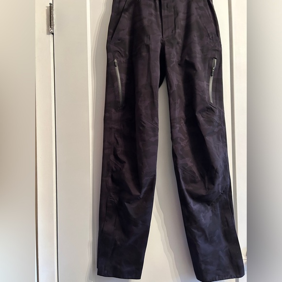 Lululemon Break a Trail pant in Camo Multi Grey
Size 4
excellent condition! - Picture 4 of 8